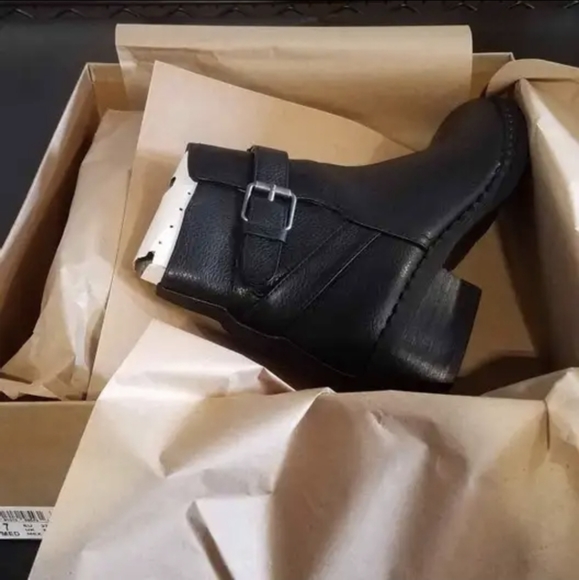 Kenneth Cole Women's Best Leather Moto Boot - US 7 - Picture 5 of 5